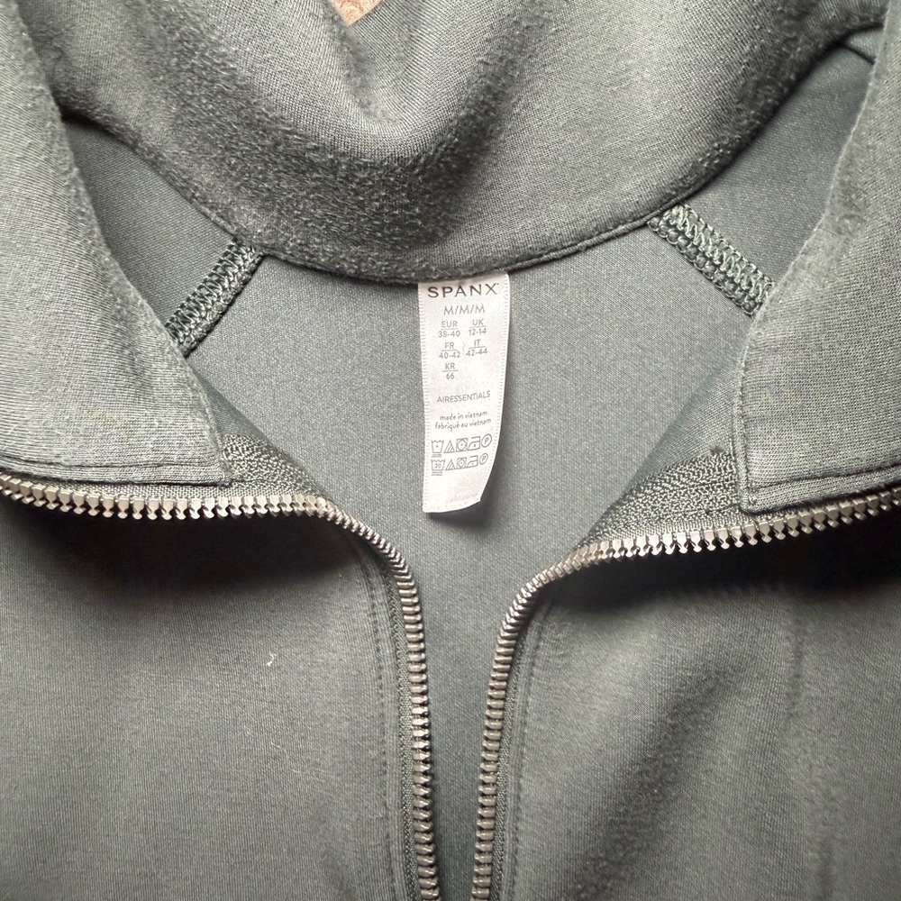 SPANX Air Essentials Half-Zip Medium - image 5